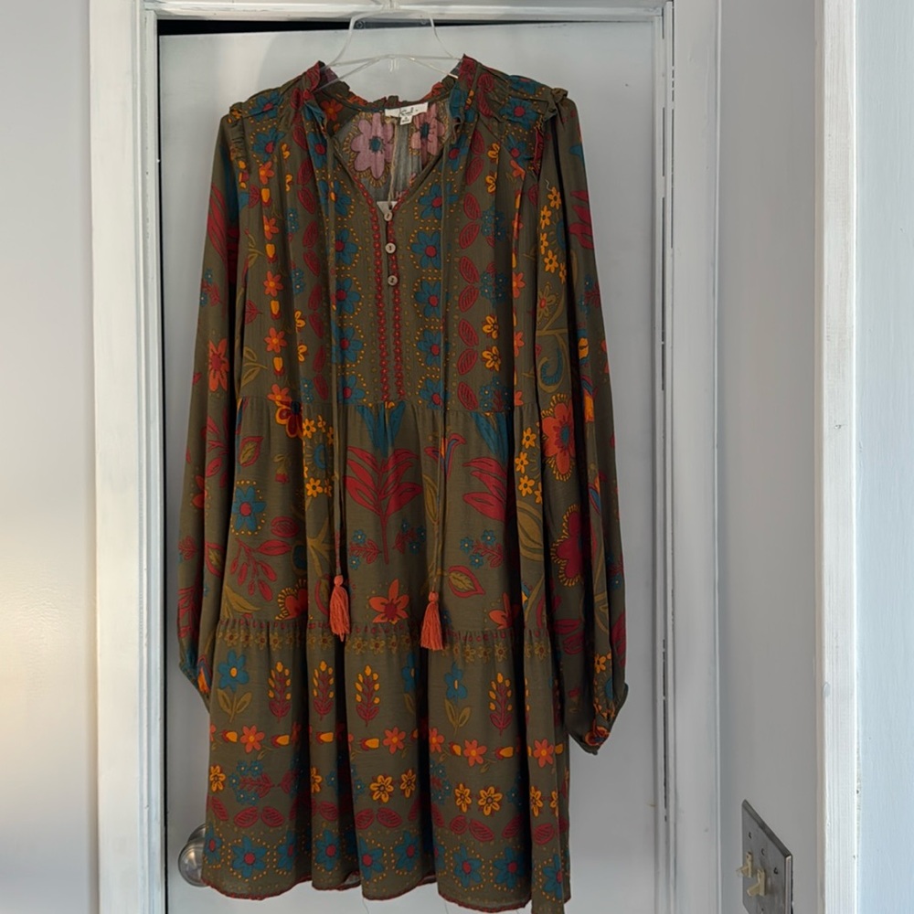 Easel Loose fit RUFFLE dress. Small. NWT pockets